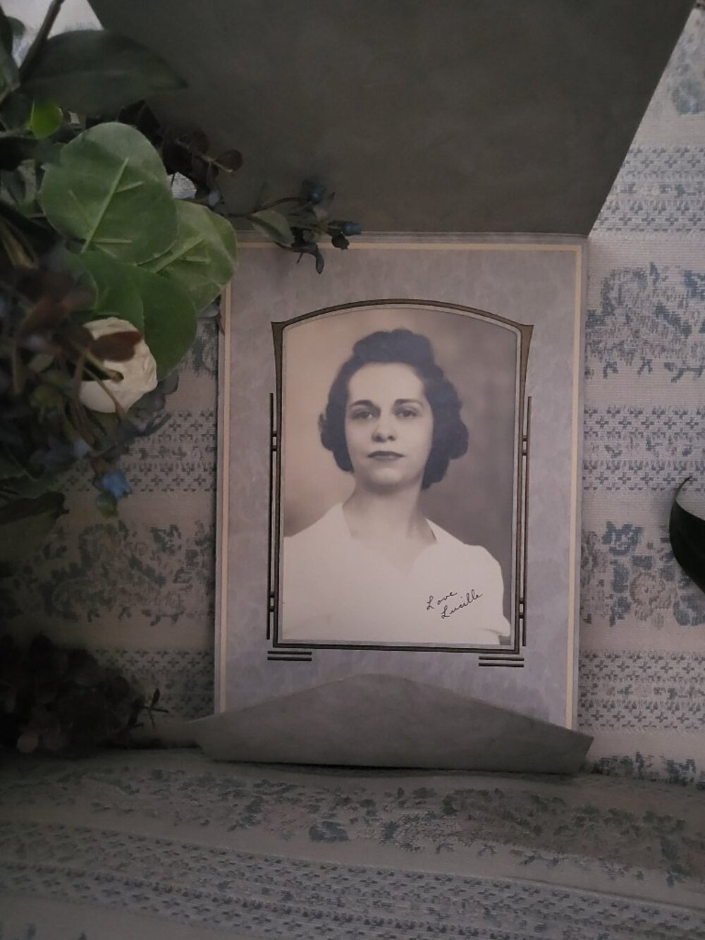Vintage Carlton Studios 1940s Portrait Photo Textured Folder